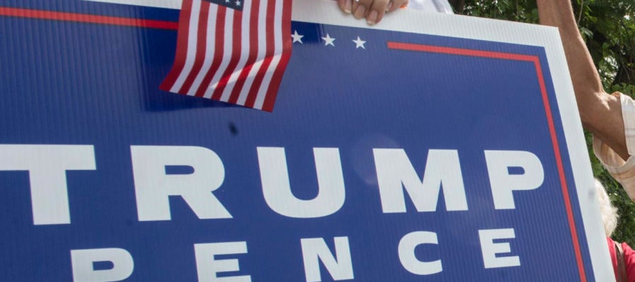 Cartel de 'Vota a Trump' Cartel de 'Vota a Trump'