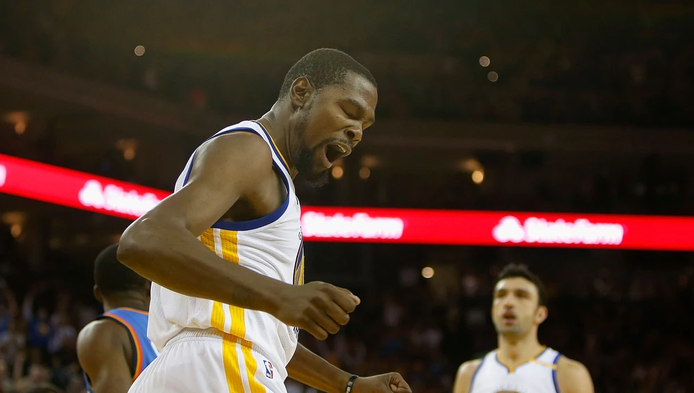 Kevin Durant celebra un punto con los Golden State Warriors