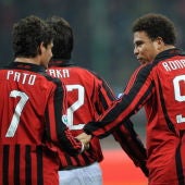 Ronaldo y Pato celebran un gol durante su etapa en el Milan