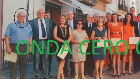 El catedrático Juan Vicente Sánchez Andrés, en la imagen cuando recibió en Vilafamés, en octubre del año 2013, un diploma de entrada en la Orden de San Juan de Jerusalén, junto a otros novicios. El catedrático Juan Vicente Sánchez Andrés, en la imagen cuando recibió en Vilafamés, en octubre del año 2013, un diploma de entrada en la Orden de San Juan de Jerusalén, junto a otros novicios.