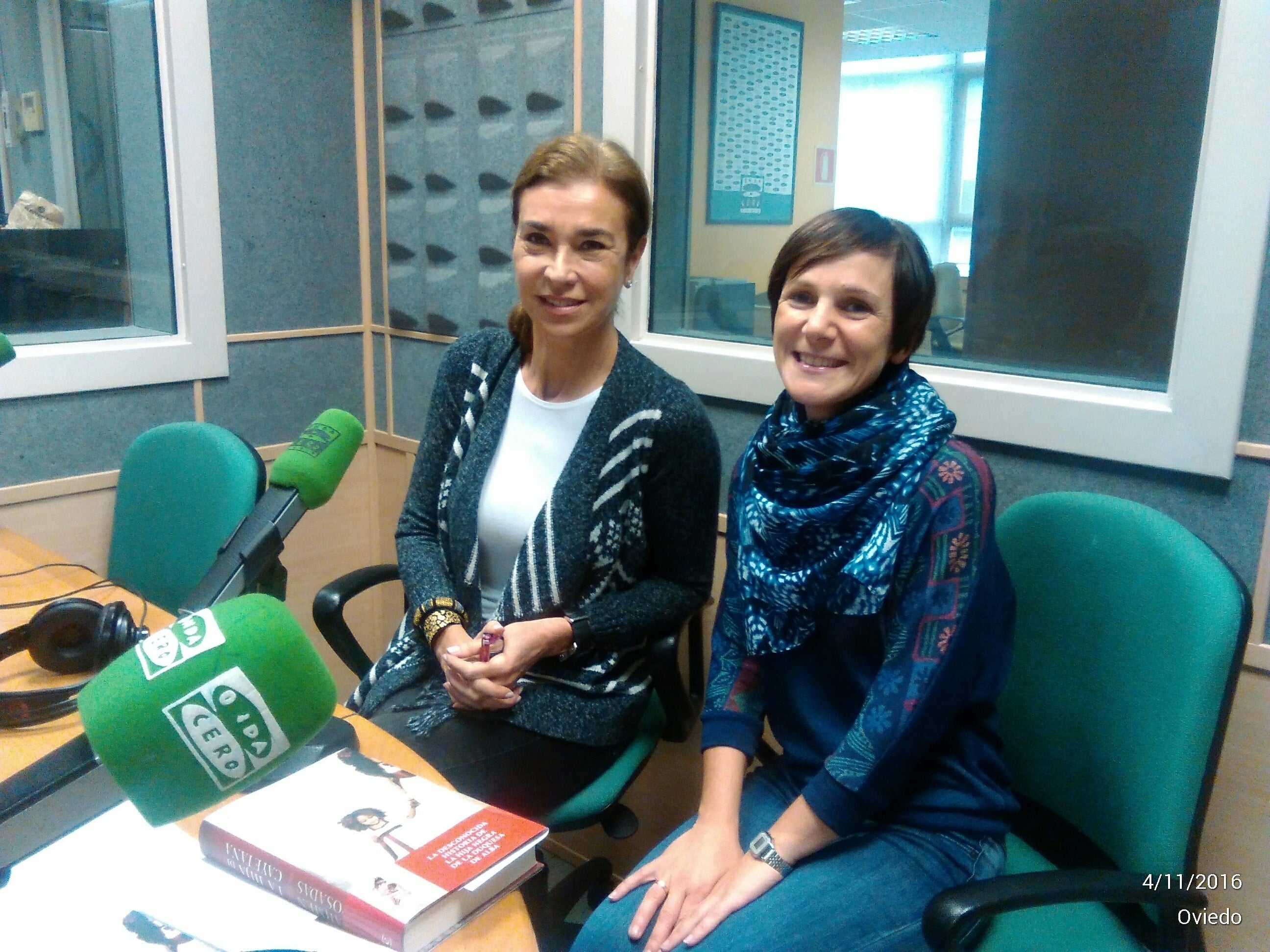 Azucena Vence entrevista a Carmen Posadas Azucena Vence entrevista a Carmen Posadas