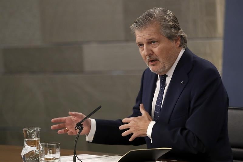 El Gobierno aprueba el techo de gasto, la subida del salario mínimo y avanza medidas fiscales para 2017 El Gobierno aprueba el techo de gasto, la subida del salario mínimo y avanza medidas fiscales para 2017