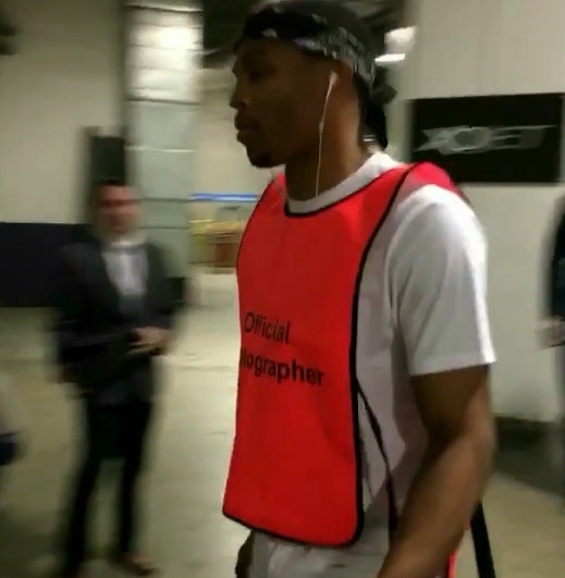 El excéntrico look de Russell Westbrook antes del partido contra los Warriors El excéntrico look de Russell Westbrook antes del partido contra los Warriors