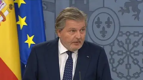 Íñigo Méndez de Vigo en la rueda de prensa posterior al Consejo de Ministros Íñigo Méndez de Vigo en la rueda de prensa posterior al Consejo de Ministros