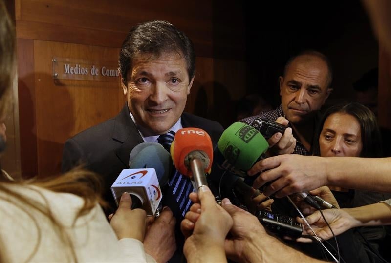 La gestora del PSOE aparta finalmente a la diputada balear Sofía Hernanz de la dirección de grupo La gestora del PSOE aparta finalmente a la diputada balear Sofía Hernanz de la dirección de grupo