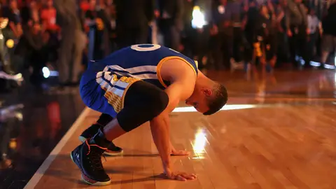 Stephen Curry, cabizbajo Stephen Curry, cabizbajo