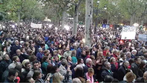 Decenas de miles de personas se movilizan en contra de la fusión hospitalaria en Granada Decenas de miles de personas se movilizan en contra de la fusión hospitalaria en Granada