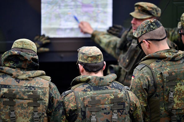 Los servicios secretos militares alemanes detectan una veintena de yihadistas infiltrados en el Ejército Los servicios secretos militares alemanes detectan una veintena de yihadistas infiltrados en el Ejército