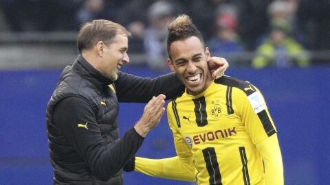  Aubameyang celebra el primer gol con su entrenador y zanja la pol&eacute;mica 