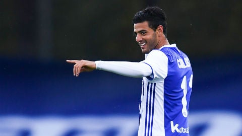 Vela celebra un gol con la Real Sociedad