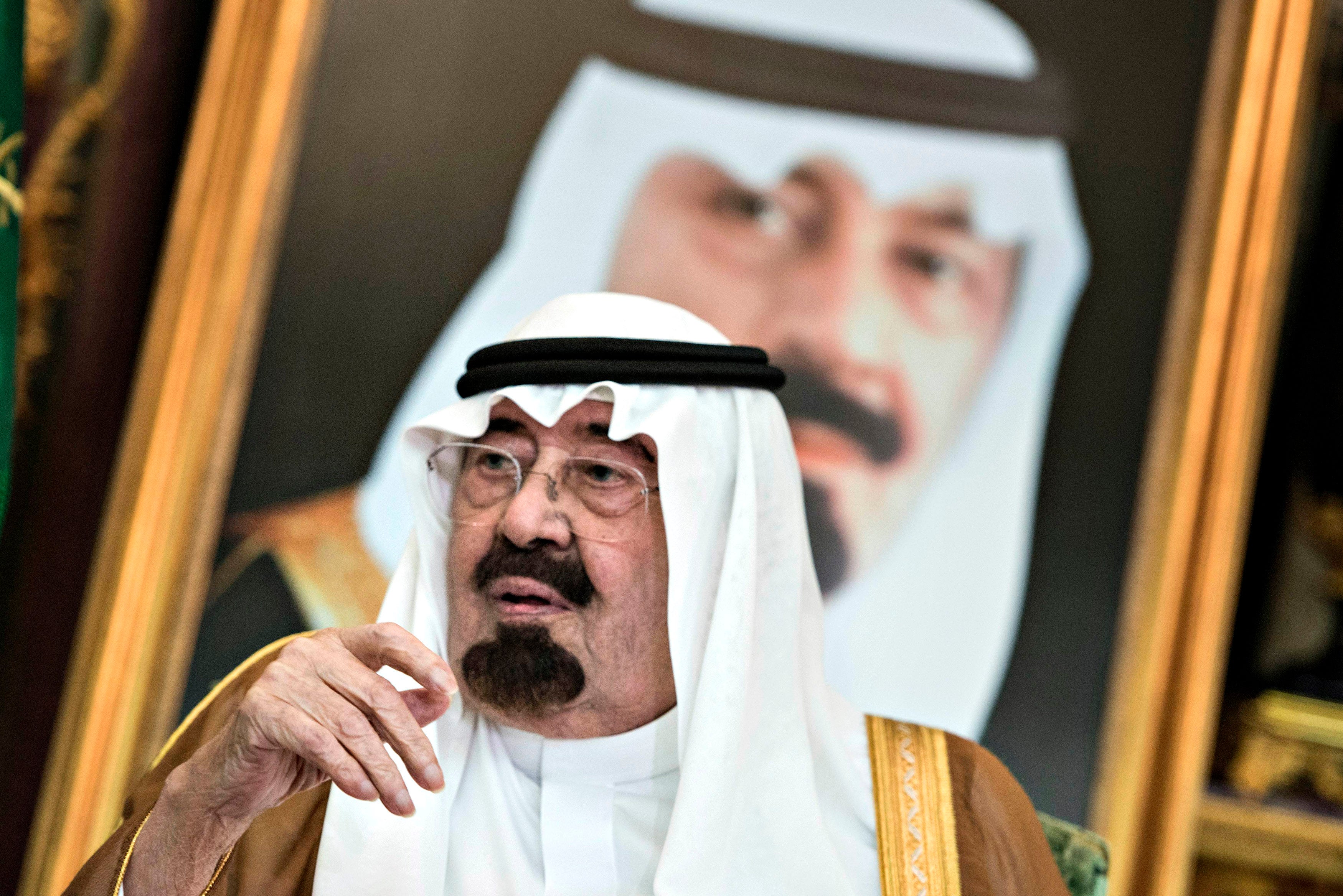 El embajador de Arabia Saudí en EEUU, entre risas: "¿Dejar de bombardear Yemen? Esto es como la pregunta ¿dejarás de pegar a tu mujer?" El embajador de Arabia Saudí en EEUU, entre risas: "¿Dejar de bombardear Yemen? Esto es como la pregunta ¿dejarás de pegar a tu mujer?"