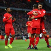 Los jugadores del Liverpool celebran un gol en Anfield