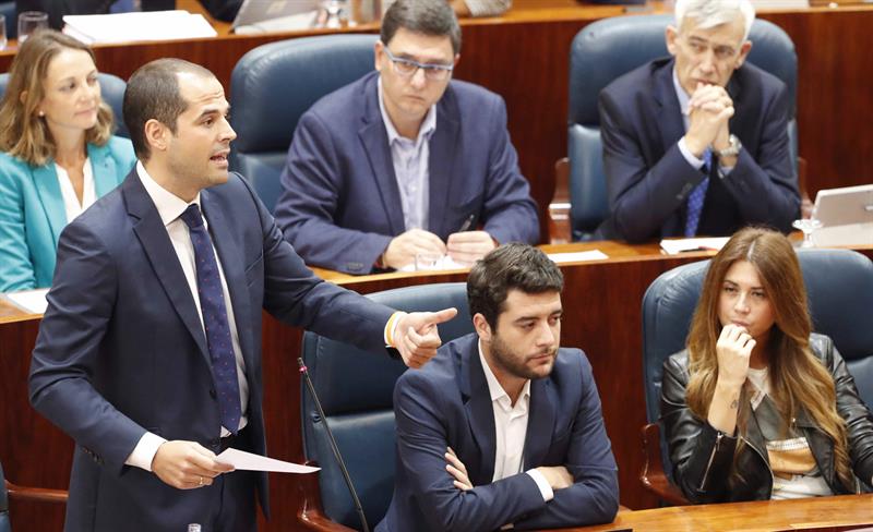 Ciudadanos exige un complemento salarial y libros de texto gratuitos en los Presupuestos de 2017 Ciudadanos exige un complemento salarial y libros de texto gratuitos en los Presupuestos de 2017