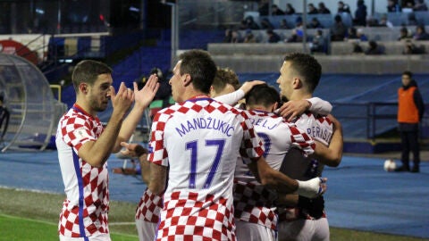 Los jugadores de Croacia celebran un gol