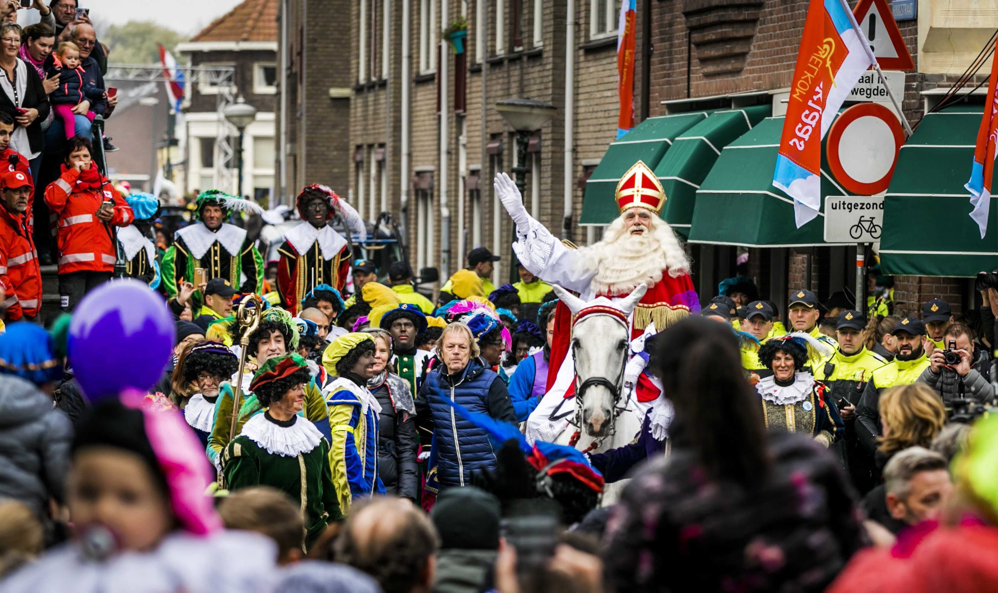 Unos 200 detenidos en Holanda durante las protestas contra el paje negro de San Nicolás Unos 200 detenidos en Holanda durante las protestas contra el paje negro de San Nicolás