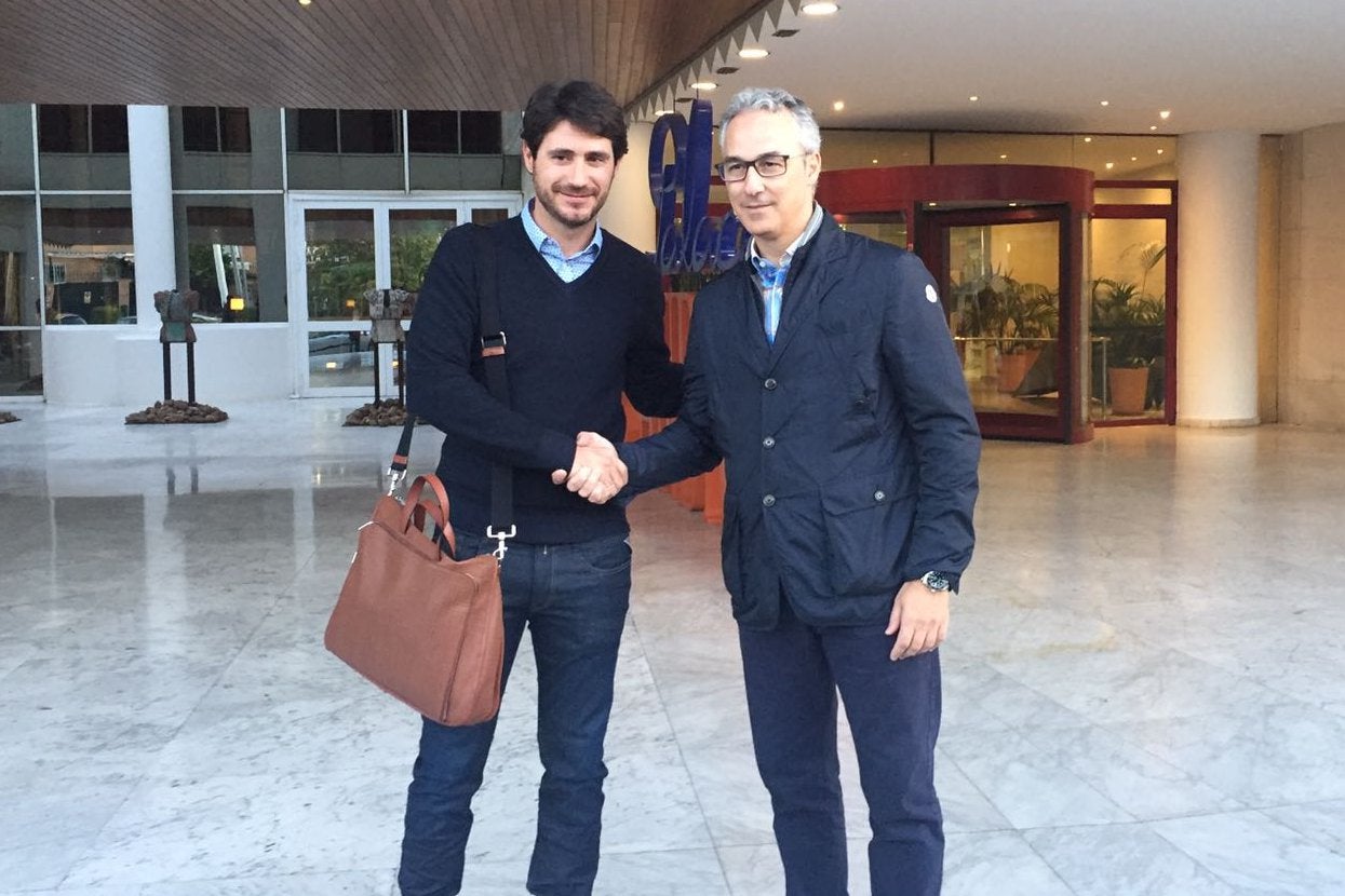 Víctor Sánchez ya está en Sevilla y el lunes dirigirá su primera sesión Víctor Sánchez ya está en Sevilla y el lunes dirigirá su primera sesión
