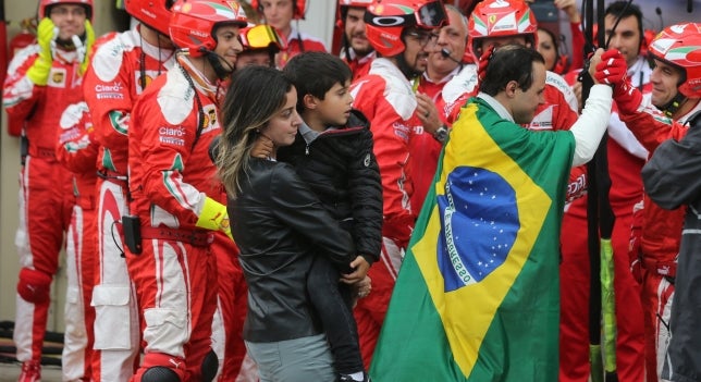 Felipe Massa se despide de Interlagos con una emocionante ovación por parte de la afición y del paddock Felipe Massa se despide de Interlagos con una emocionante ovación por parte de la afición y del paddock