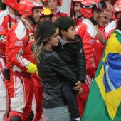 Los mecánicos de Ferrari despiden a Felipe Massa