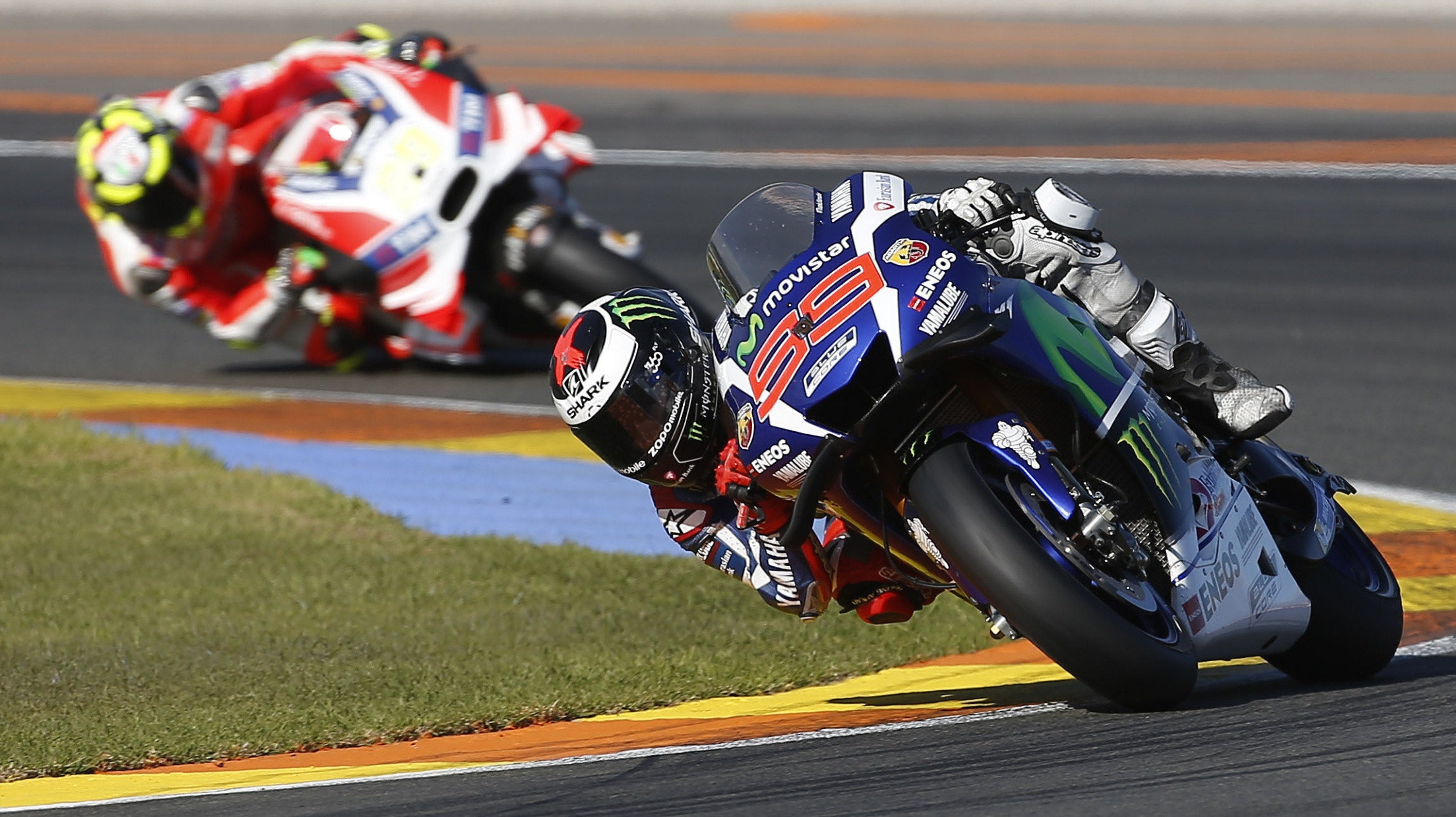 Jorge Lorenzo se despide de Yamaha con una gran victoria en Cheste Jorge Lorenzo se despide de Yamaha con una gran victoria en Cheste