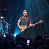 Sting ofrece un concierto benéfico en la sala Bataclan en el aniversario de los atentados de París