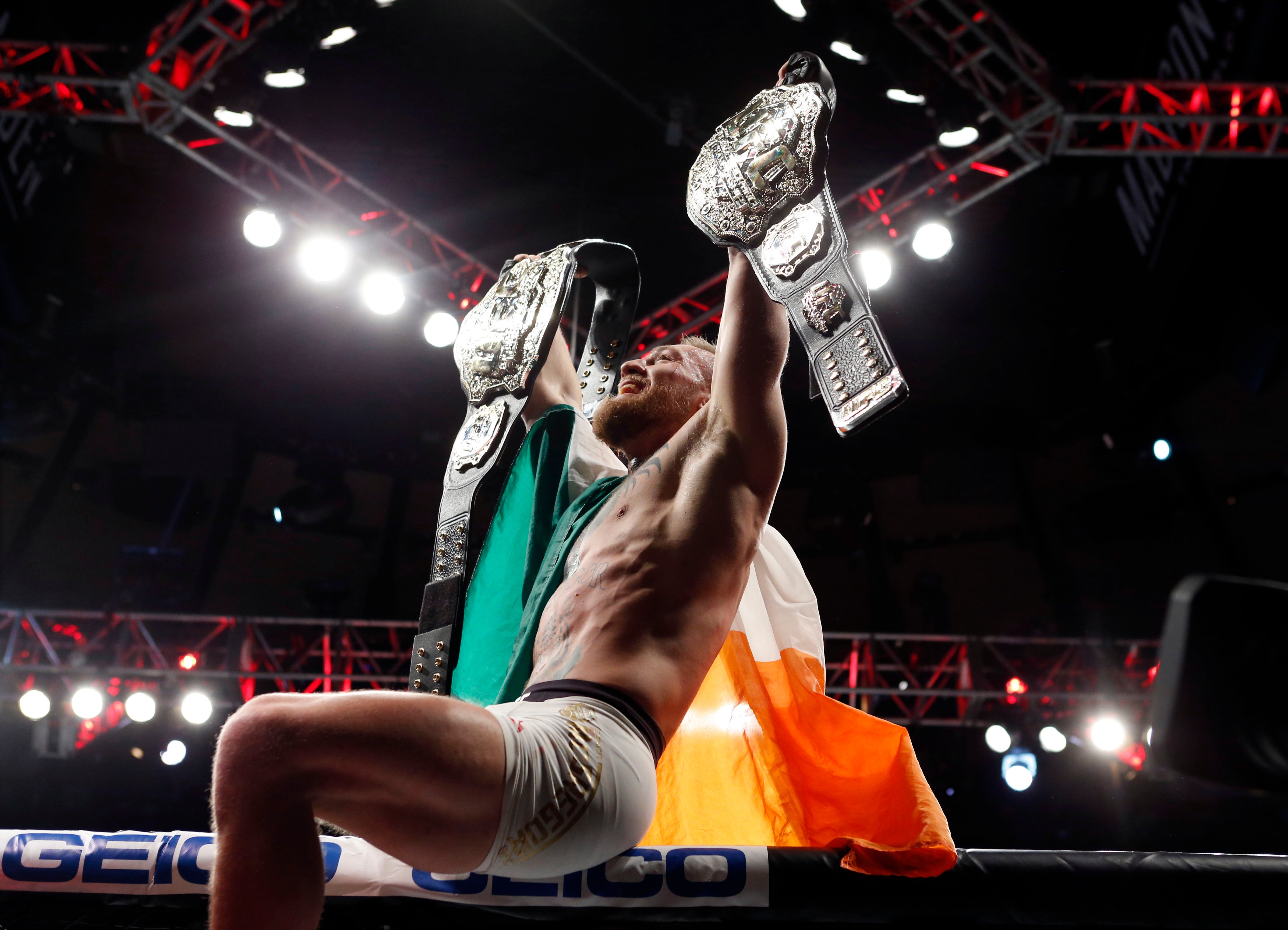 Conor McGregor hace historia en la UFC con su gran victoria ante Eddie Álvarez Conor McGregor hace historia en la UFC con su gran victoria ante Eddie Álvarez