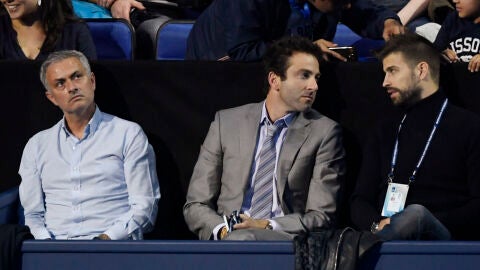 Jos&eacute; Mourinho y Gerard Piqu&eacute;, juntos en el partido de tenis