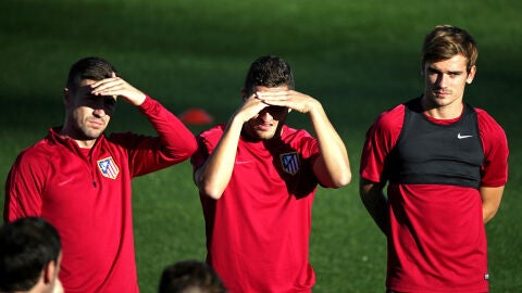 Gabi, Koke y Girezmann, en un entrenamiento del Atl&eacute;tico