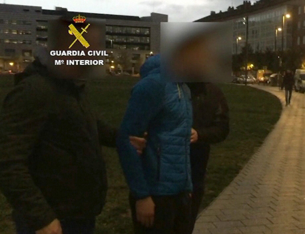 Prisión por terrorismo para seis de los ocho detenidos por la agresión a los guardia civiles en Alsasua Prisión por terrorismo para seis de los ocho detenidos por la agresión a los guardia civiles en Alsasua
