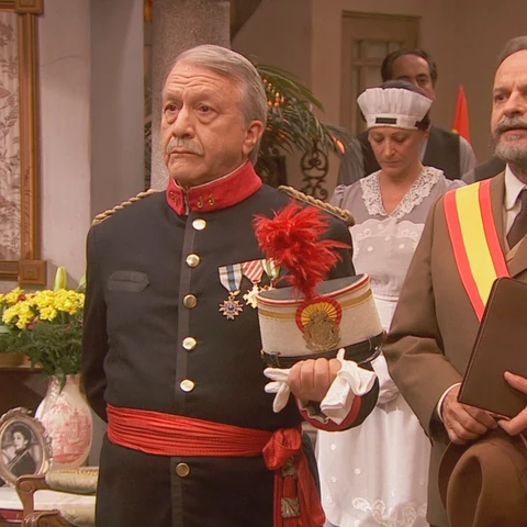El general Primo de Rivera llega a Puente Viejo