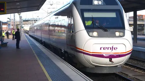 Un tren de Renfe Un tren de Renfe