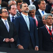 El Rey Felipe VI en el Camp Nou junto a Artur Mas y Ángel María Villar