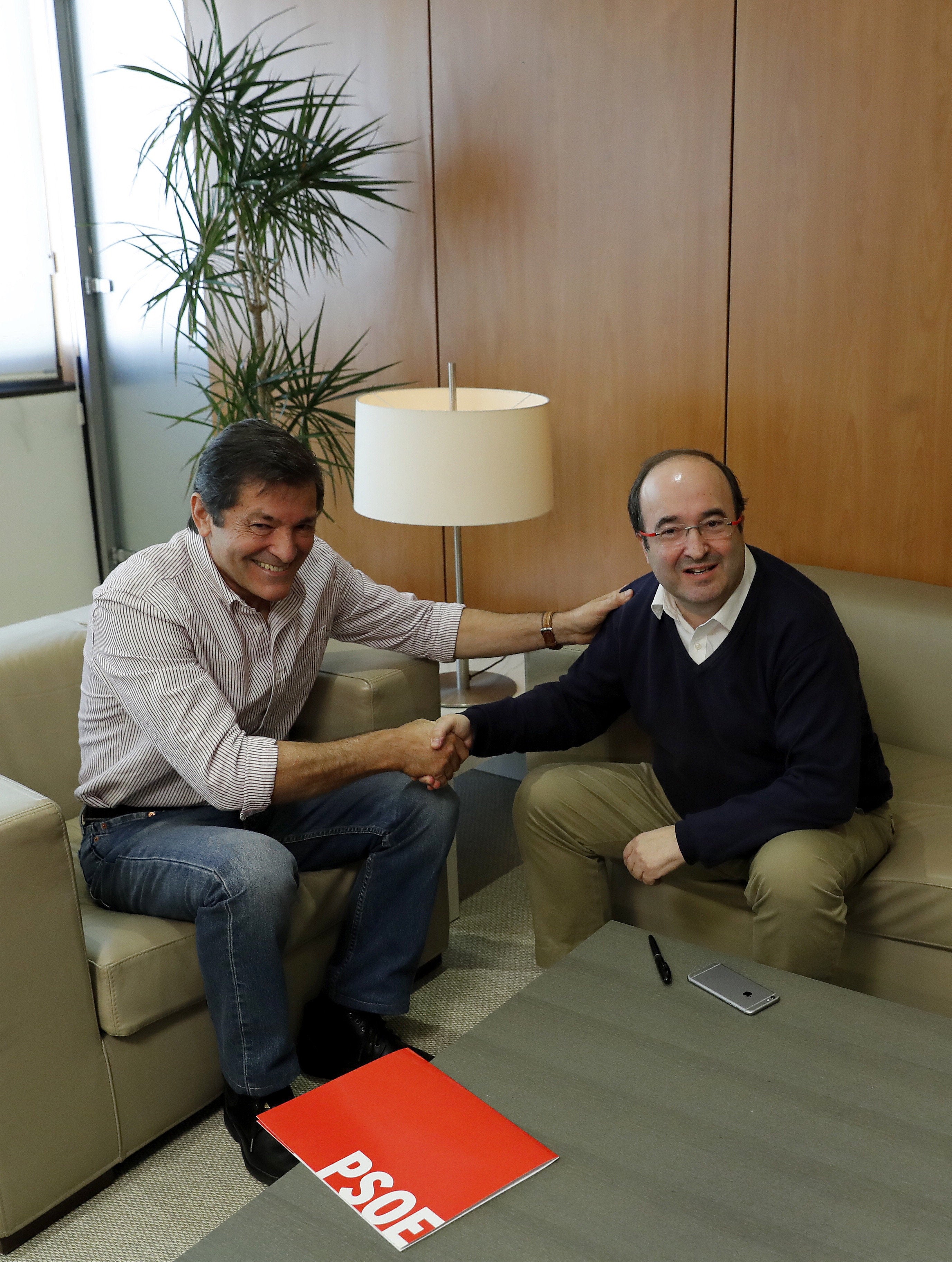 Fernández e Iceta acuerdan crear una comisión para abordar sus discrepancias Fernández e Iceta acuerdan crear una comisión para abordar sus discrepancias