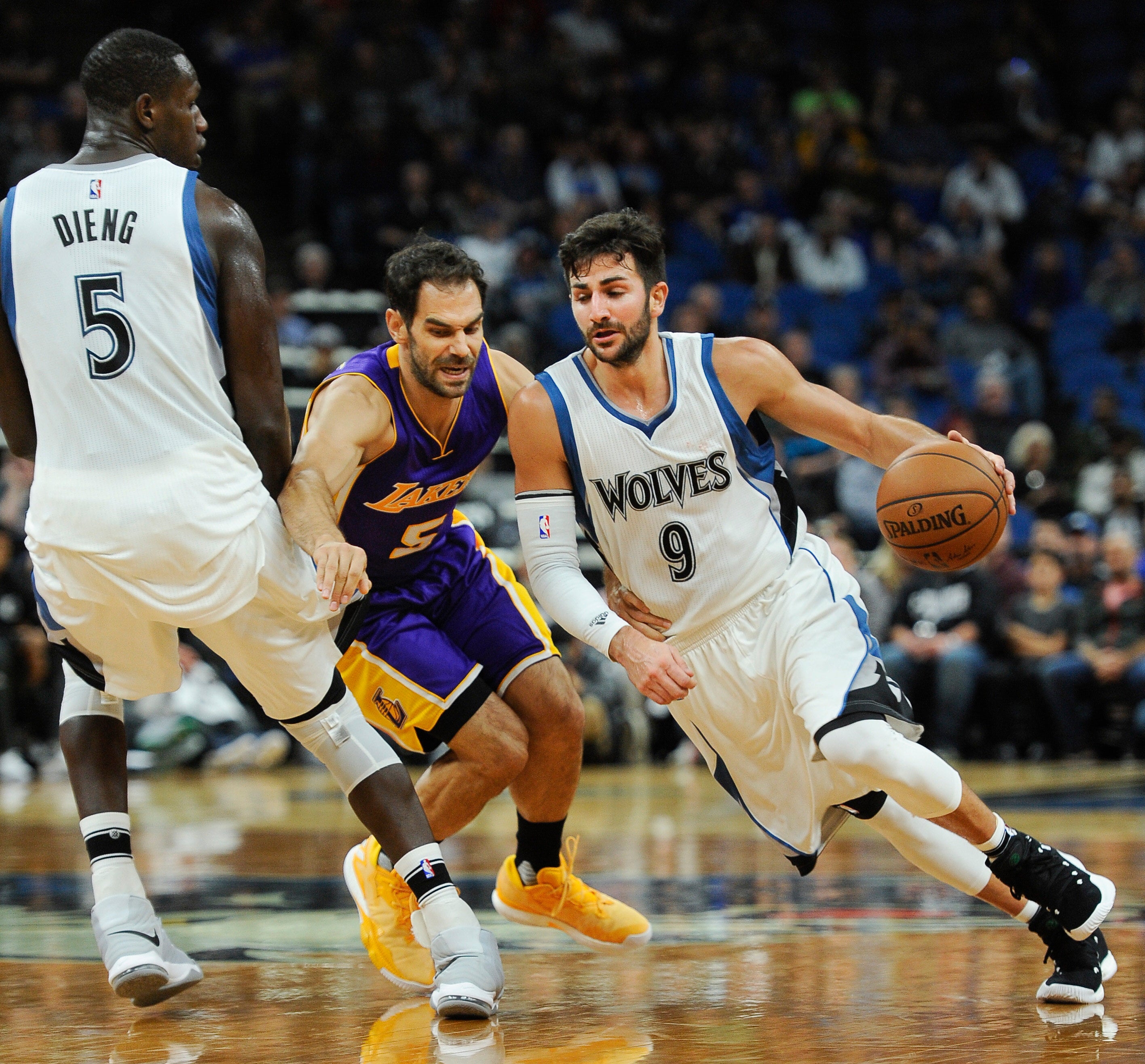 Ricky Rubio comanda la victoria de los Wolves ante los Lakers de Calderón Ricky Rubio comanda la victoria de los Wolves ante los Lakers de Calderón