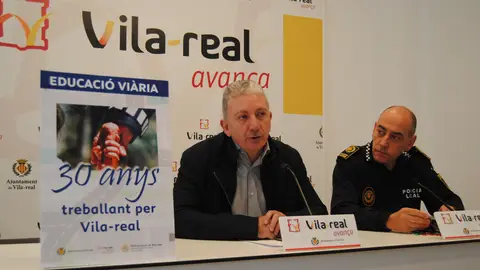 El regidor de Seguretat Ciutadana, Javier Serralbo i l'inspector d'eduación viària, José Luis de Yago presenten les activitats de l'aniversari de la campanya educativa a Vila-real. Amb l'objectiu de commemorar el 30 aniversari de l'Educació Viària, durant este curs, l'ajuntament programa activitats per a totes les edats.
