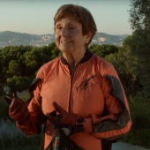 Montse Mechó, la mujer de 83 años que encontró en el paracaidismo una forma de superar los contratiempos