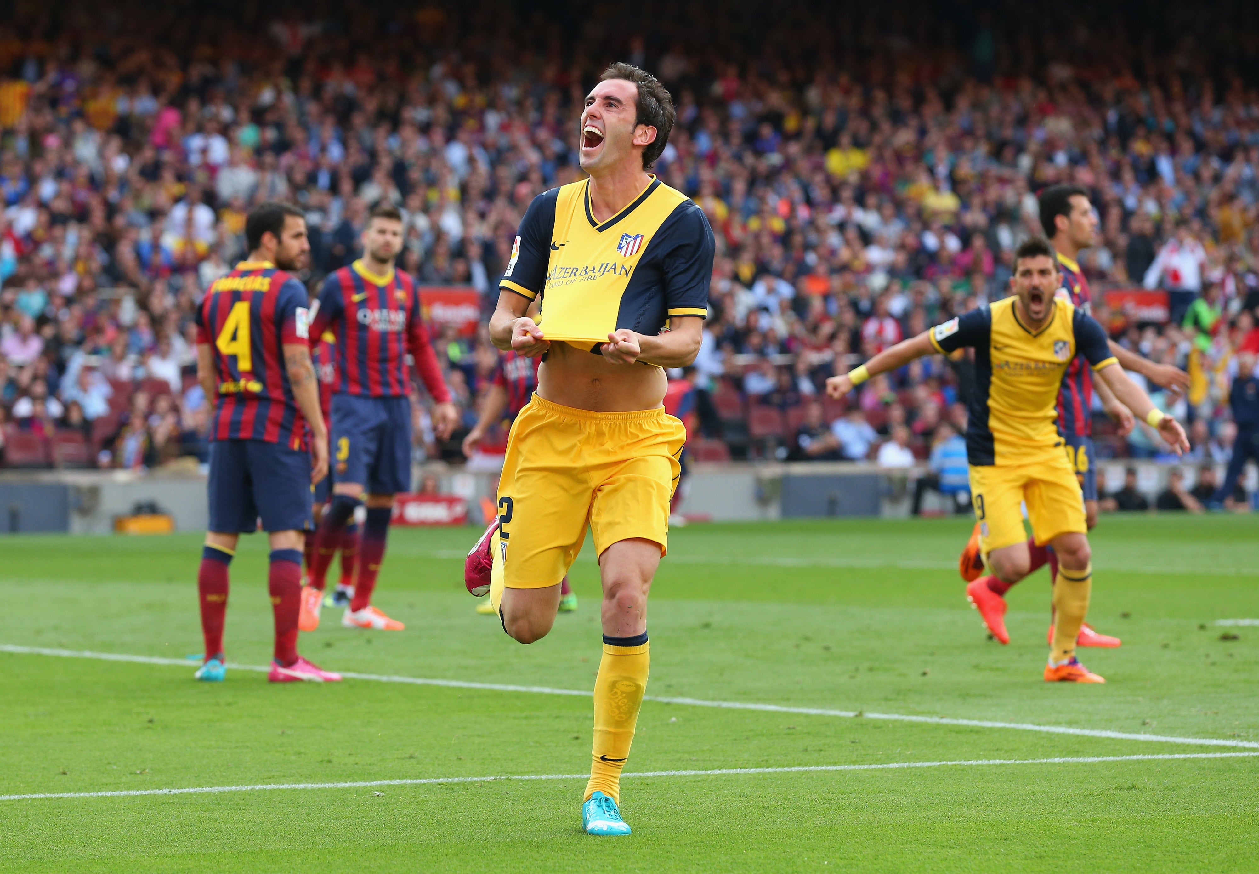 Godín regala a los atléticos la camiseta de su gol de cabeza en el Camp Nou en 2014 Godín regala a los atléticos la camiseta de su gol de cabeza en el Camp Nou en 2014