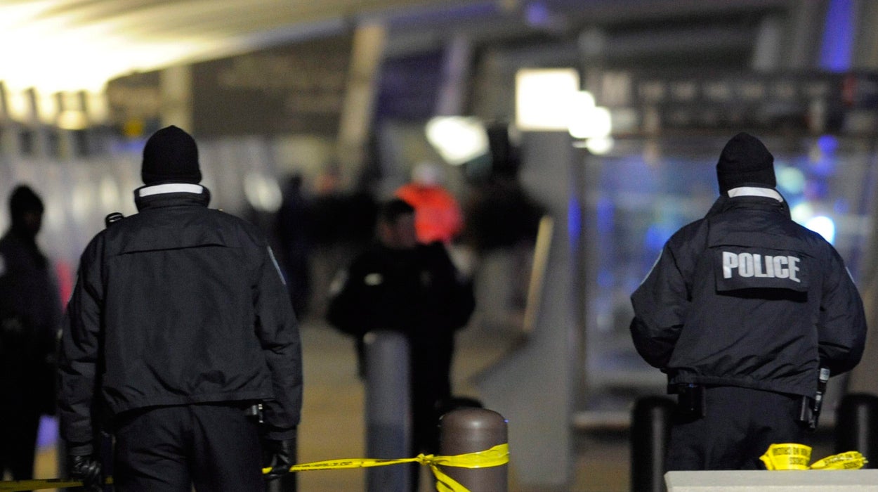 Hallan muerto al presunto autor de los disparos mortales en el aeropuerto de Oklahoma Hallan muerto al presunto autor de los disparos mortales en el aeropuerto de Oklahoma
