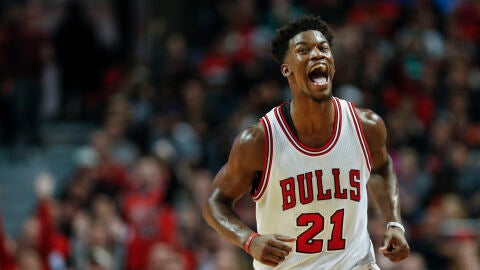 Butler celebra una canasta con los Bulls
