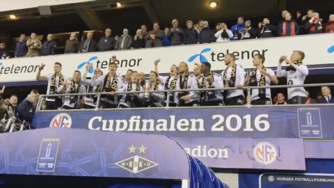 El Rosenborg levantando la copa