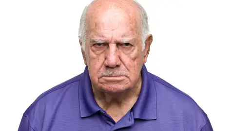 Abuelo enfadado Abuelo enfadado