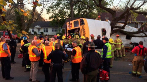 Al menos seis muertos en un accidente de un autob&uacute;s escolar en Tennessee
