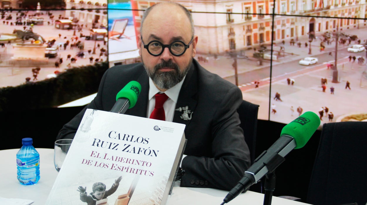 Recordamos a Carlos Ruiz Zafón a través de sus últimas entrevistas en Onda Cero Recordamos a Carlos Ruiz Zafón a través de sus últimas entrevistas en Onda Cero