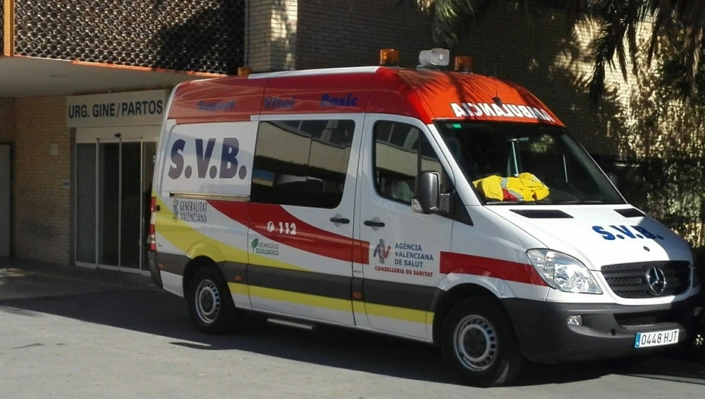 Ambulancia en el Hospital General Universitario de Elche