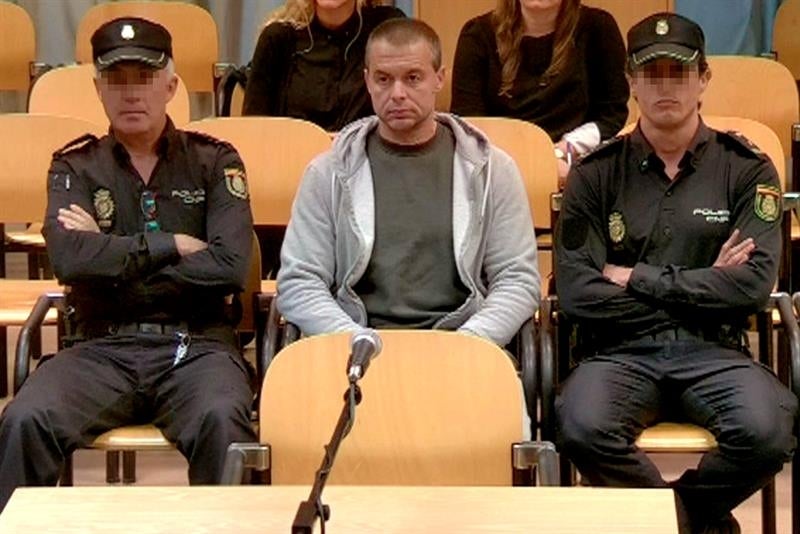 Una víctima del pederasta de Ciudad Lineal: "Me hizo cosas malas y me obligó a darle mordisquitos" Una víctima del pederasta de Ciudad Lineal: "Me hizo cosas malas y me obligó a darle mordisquitos"