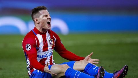 Gameiro, en un momento del encuentro ante el PSV.