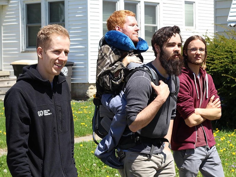 Kevan Chandler, un hombre con distrofia muscular que cumplió su sueño de viajar a Europa Kevan Chandler, un hombre con distrofia muscular que cumplió su sueño de viajar a Europa