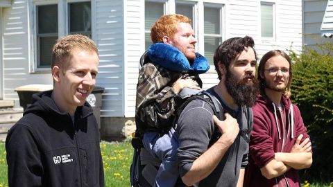 Kevan Chandler y sus amigos en su viaje a Europa