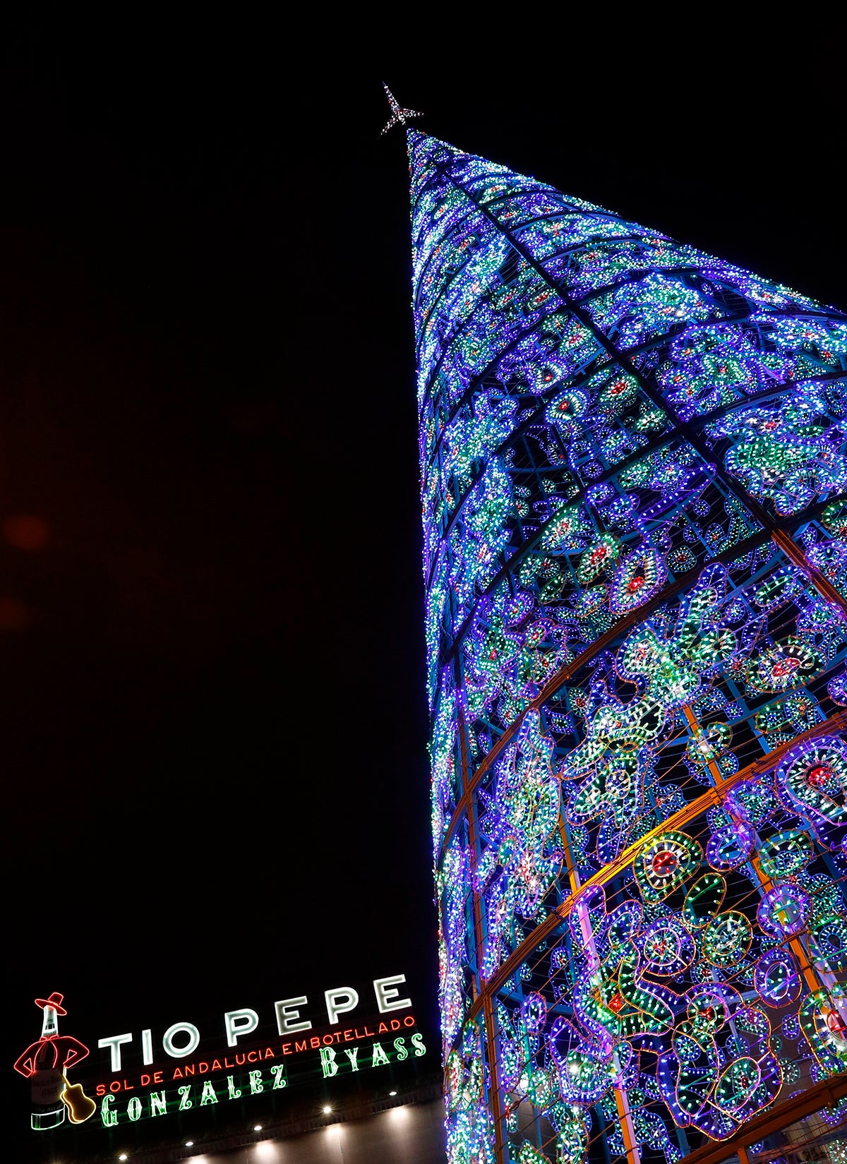 Pisamos la calle: ¿Por qué se adelanta cada año el encendido navideño? Pisamos la calle: ¿Por qué se adelanta cada año el encendido navideño?
