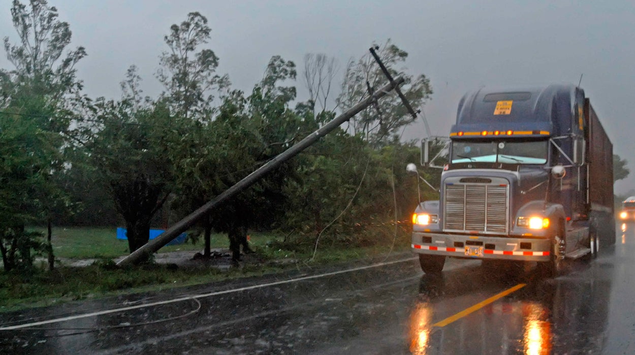 Costa Rica decreta la emergencia nacional ante la llegada del huracán 'Otto' Costa Rica decreta la emergencia nacional ante la llegada del huracán 'Otto'