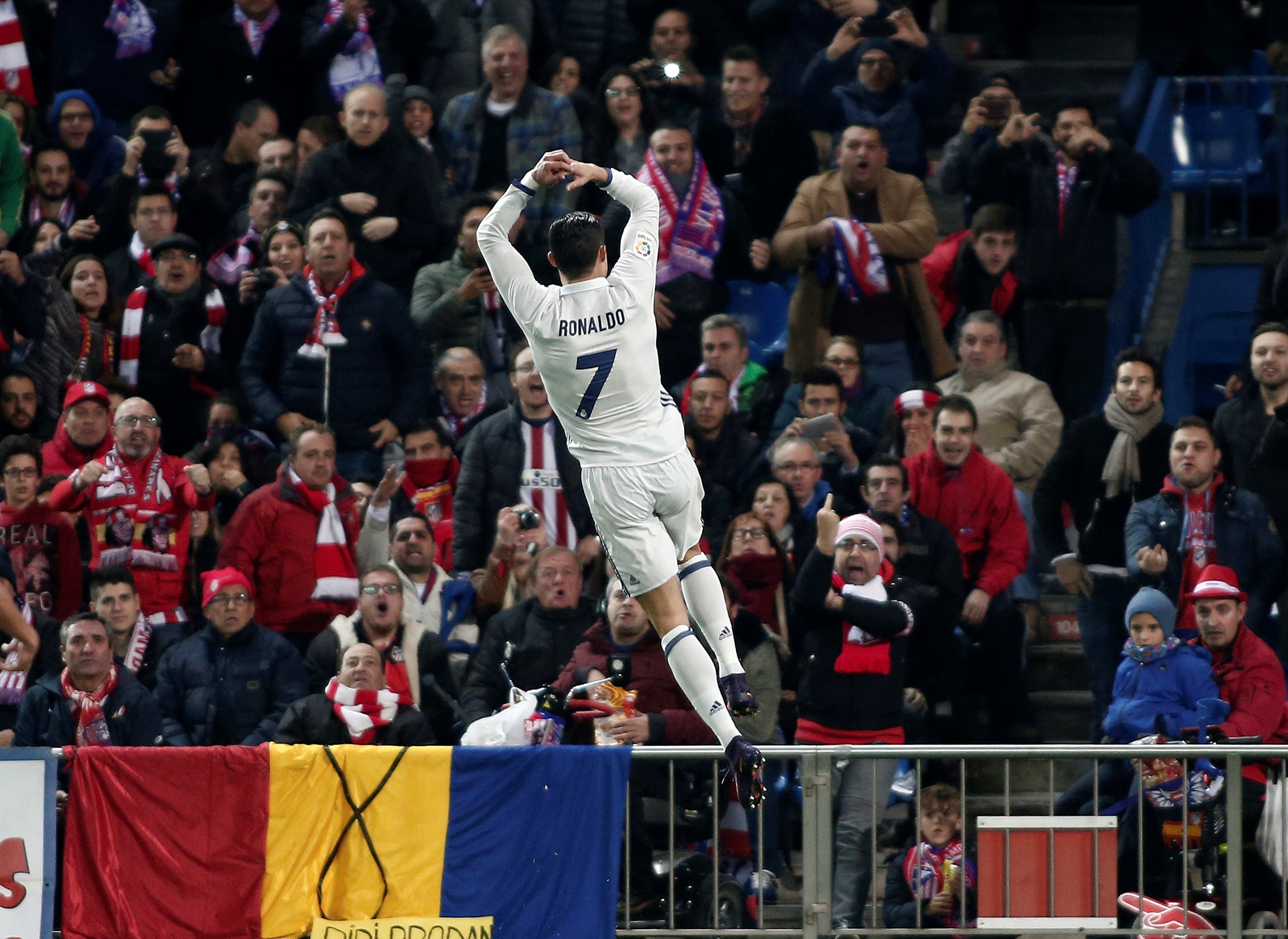 La Liga denuncia cánticos en el derbi: "Písalo, písalo", "madridistas hijos de puta" y otros violentos La Liga denuncia cánticos en el derbi: "Písalo, písalo", "madridistas hijos de puta" y otros violentos